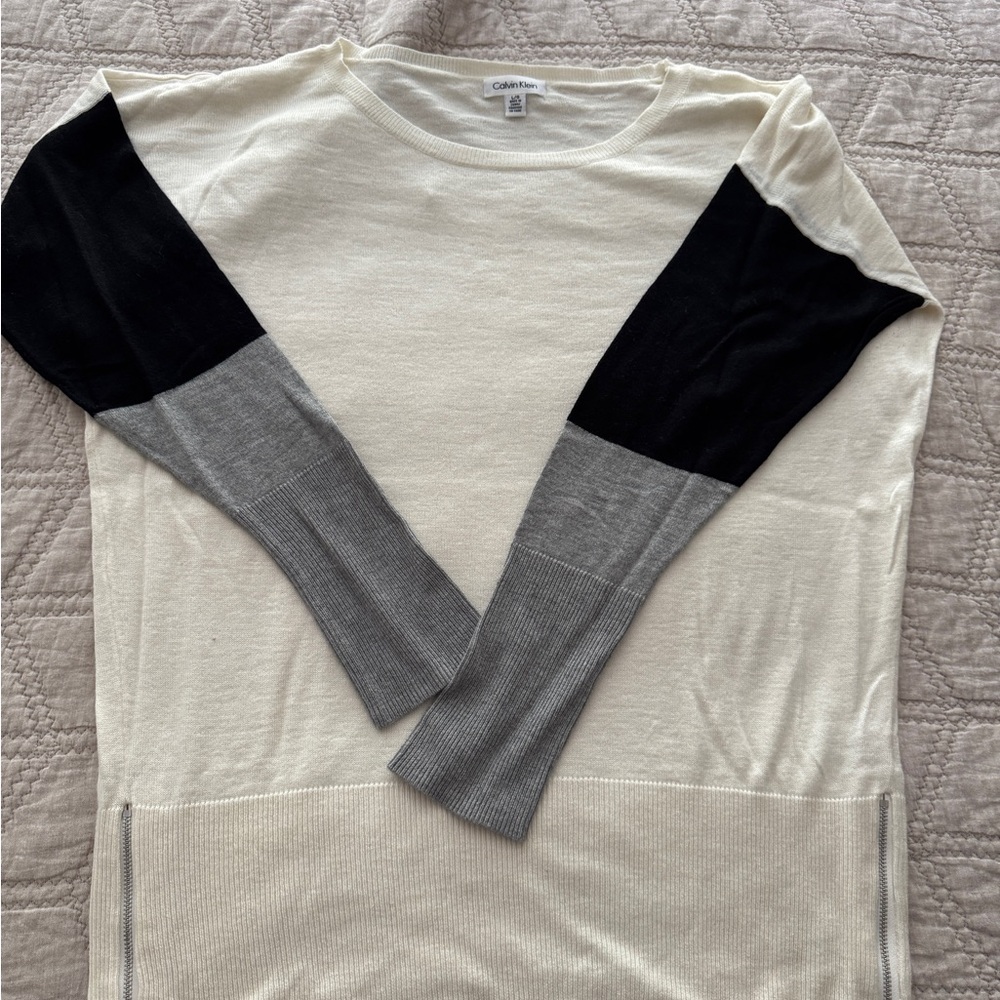 Calvin Klein Women’s Cream, Black, and Gray Crewneck Sweater